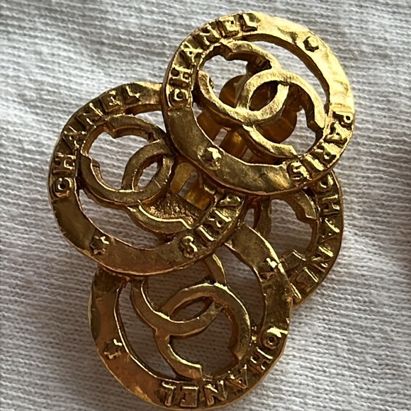 Vintage Chanel CC Cluster Clip On Earrings - Picture 5 of 11